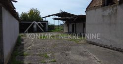 Prizemna Kuća sa Ekonomskim Dvorištem