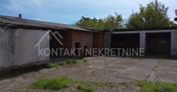Prizemna Kuća sa Ekonomskim Dvorištem