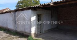 Prizemna Kuća sa Ekonomskim Dvorištem