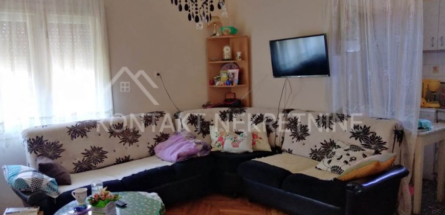 Četvorosobna Prizemna Kuća Sa Radionicom