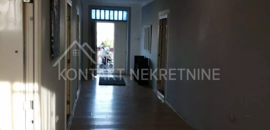Prostrana Kuća U Istočnom Delu Rume