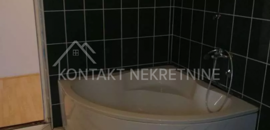 Prostrana Kuća U Istočnom Delu Rume
