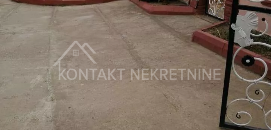 Prostrana Kuća U Istočnom Delu Rume