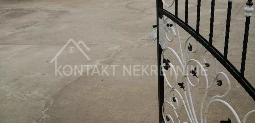 Prostrana Kuća U Istočnom Delu Rume