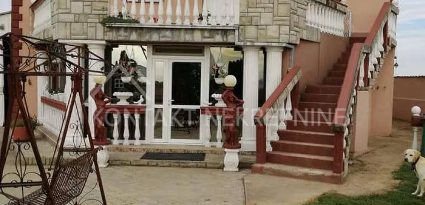 Prostrana Kuća U Istočnom Delu Rume