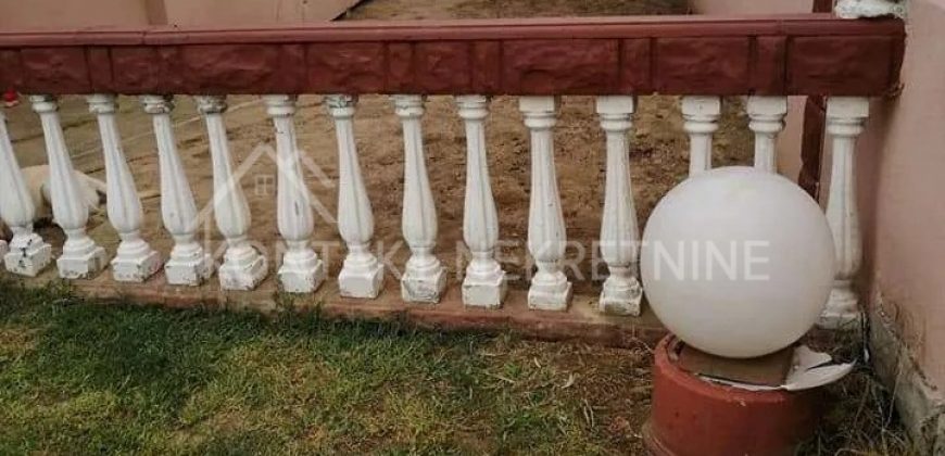 Prostrana Kuća U Istočnom Delu Rume