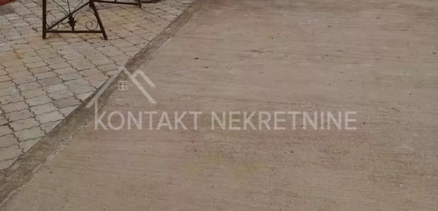 Prostrana Kuća U Istočnom Delu Rume