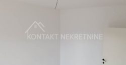 Troiposoban Stan u Prizemlju Manje Stambene Zgrade