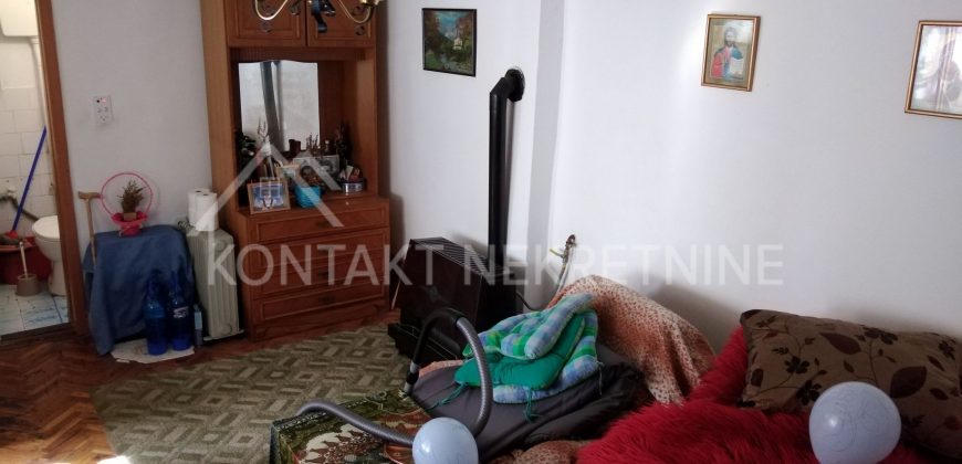 Dve Kuće u Donjim Petrovcima