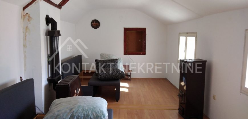 Dve Kuće u Donjim Petrovcima