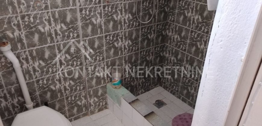 Dve Kuće u Donjim Petrovcima