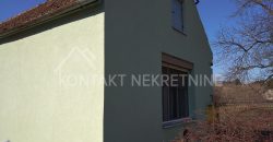 Dve Kuće u Donjim Petrovcima