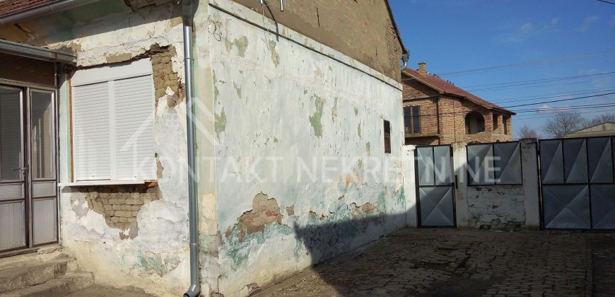 Dve Kuće u Donjim Petrovcima
