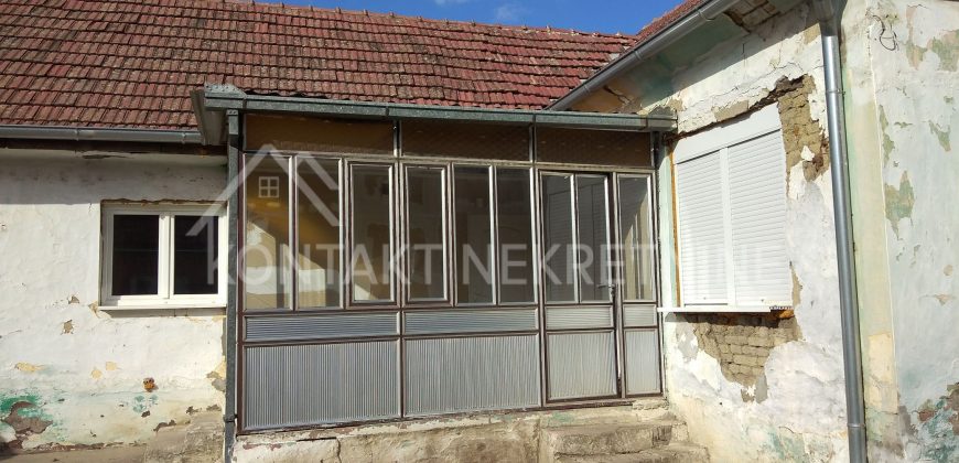 Dve Kuće u Donjim Petrovcima