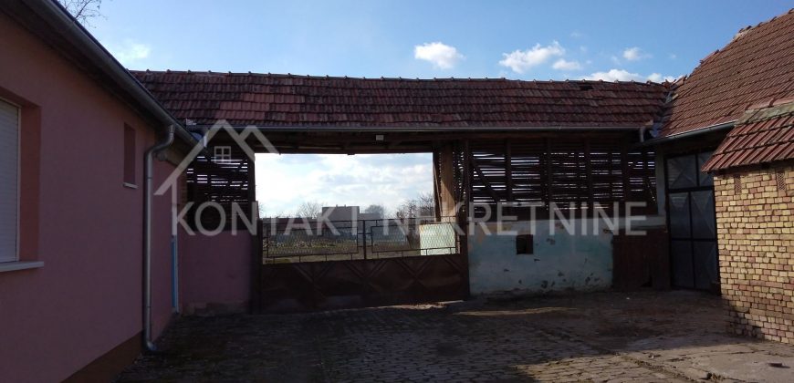 Dve Kuće u Donjim Petrovcima