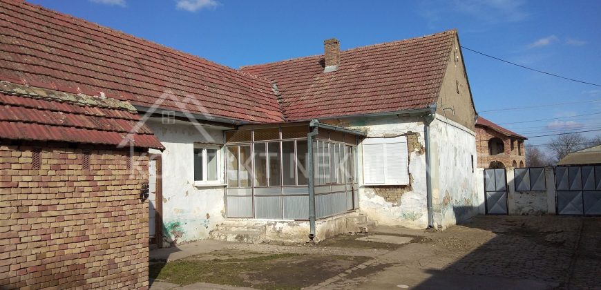 Dve Kuće u Donjim Petrovcima