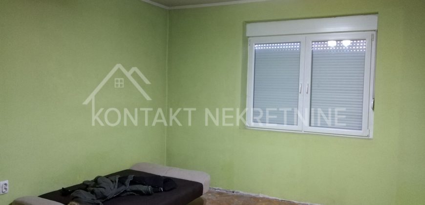Dve Kuće u Donjim Petrovcima