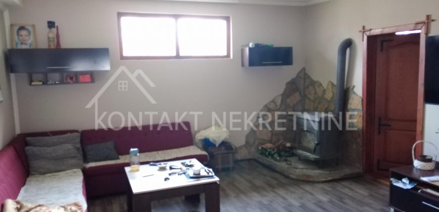 Kuća Sa Dve Stambene Jedinice