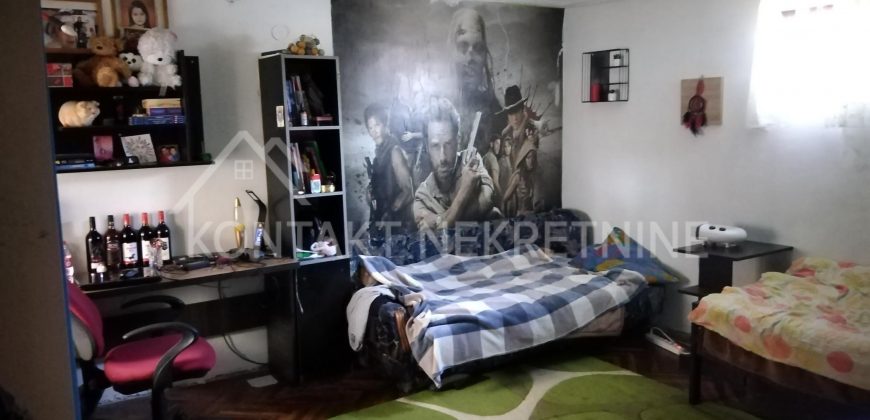 Kuća Sa Dve Stambene Jedinice