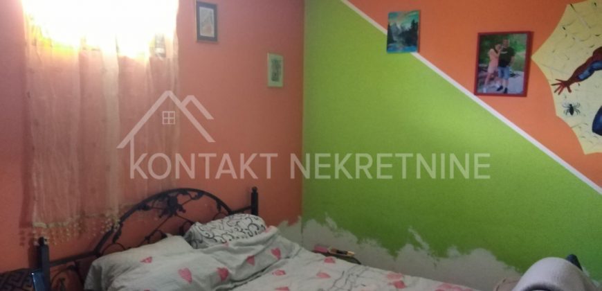 Kuća Sa Dve Stambene Jedinice