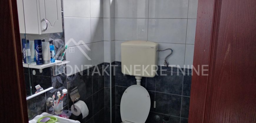 Kuća Sa Dve Stambene Jedinice