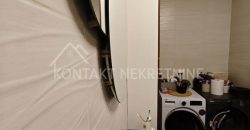 Elegantno Opremljen Trosoban Stan sa Garažnim Mestom
