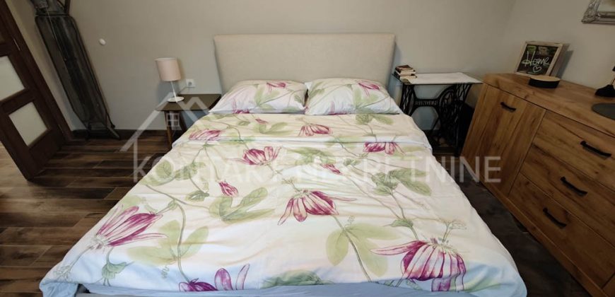 Elegantno Opremljen Trosoban Stan sa Garažnim Mestom
