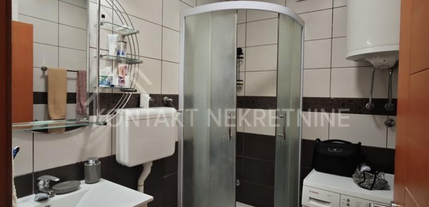 Namešten Jednoiposoban Stan Na 1. Spratu – Orlovićeva