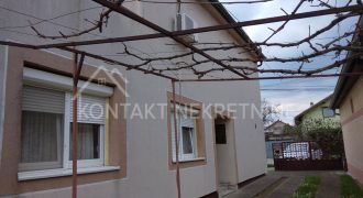 Prostrana Spratna Kuća – Tri Ulaza, Lokal I Dva Stana, 238 m² – Uknjiženo!