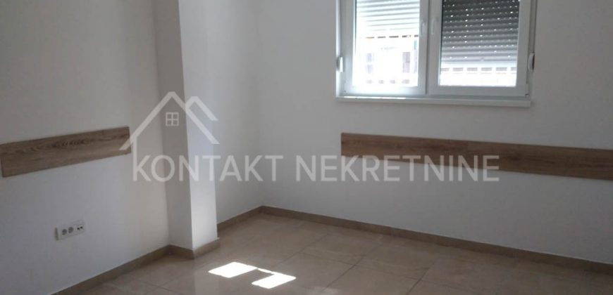 Nov Dvosoban Stan U Prizemlju – Centar Rume
