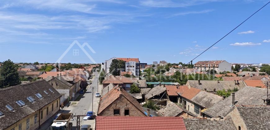Trosoban Namešten Stan U Centru Rume