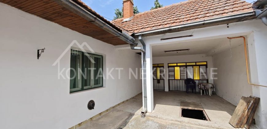 Prodaje Se Prizemna Kuća U Rumi 99m²