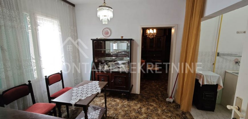 Prodaje Se Prizemna Kuća U Rumi 99m²