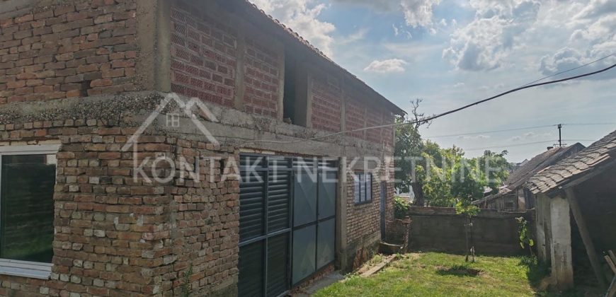 Prodaje se Prizemna Kuća U Centru Iriga!