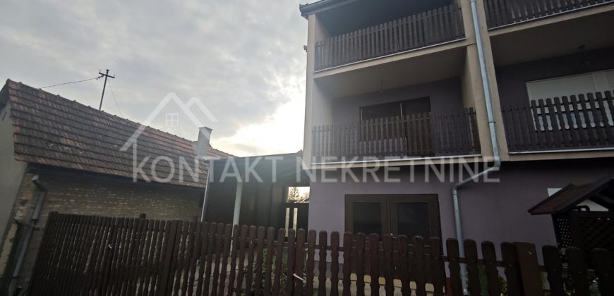 Prodaje Se Dvojna Kuća Sa Dodatnim Objektima Na 4.5a Placa