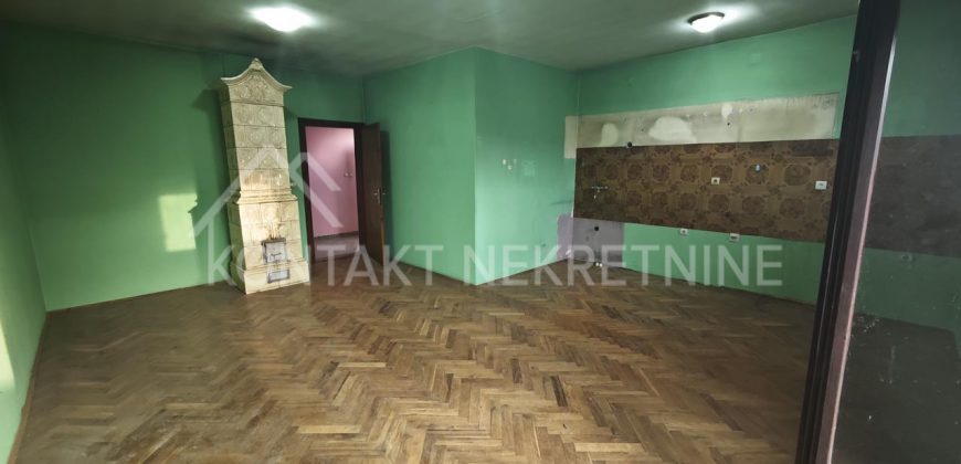 Prodaje Se Dvojna Kuća Sa Dodatnim Objektima Na 4.5a Placa
