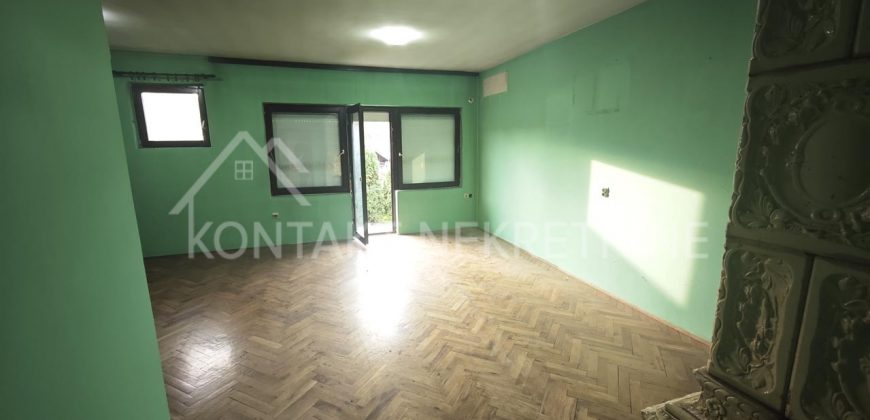 Prodaje Se Dvojna Kuća Sa Dodatnim Objektima Na 4.5a Placa