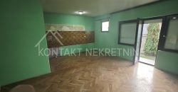 Prodaje Se Dvojna Kuća Sa Dodatnim Objektima Na 4.5a Placa