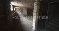 Prodaje Se Dvojna Kuća Sa Dodatnim Objektima Na 4.5a Placa