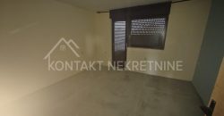 Prodaje Se Dvojna Kuća Sa Dodatnim Objektima Na 4.5a Placa