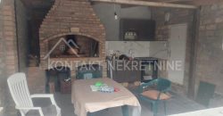 Na Prodaju Kuća sa Letnjikovcem i Garažom – Blizina Borkovca!