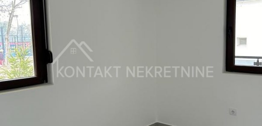 Četvorosoban Stan ili Poslovni Prostor Za Izdavanje