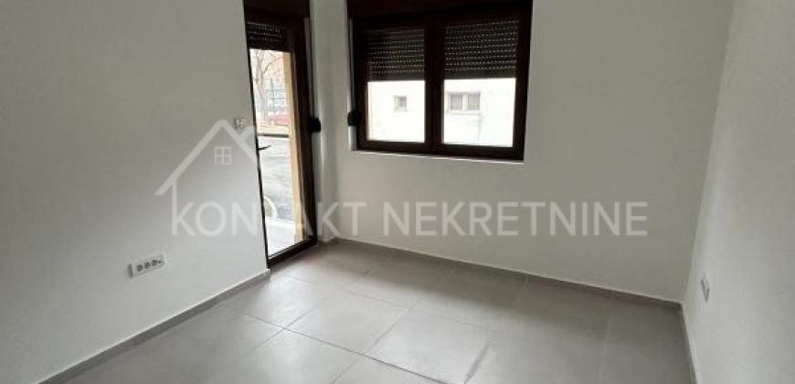 Četvorosoban Stan ili Poslovni Prostor Za Izdavanje