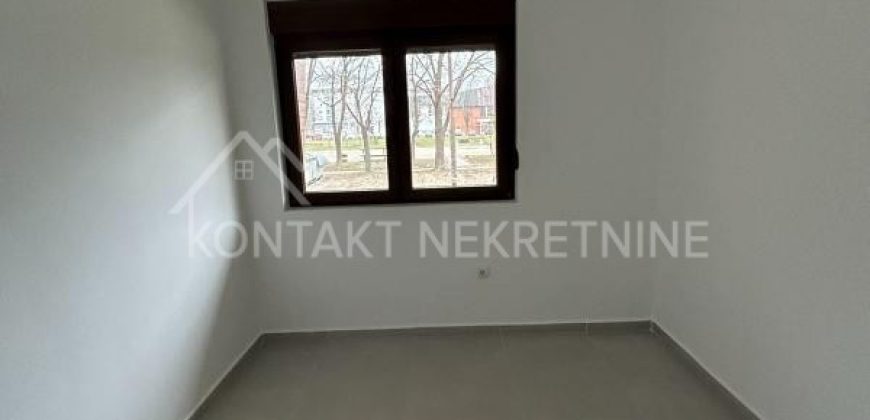 Četvorosoban Stan ili Poslovni Prostor Za Izdavanje