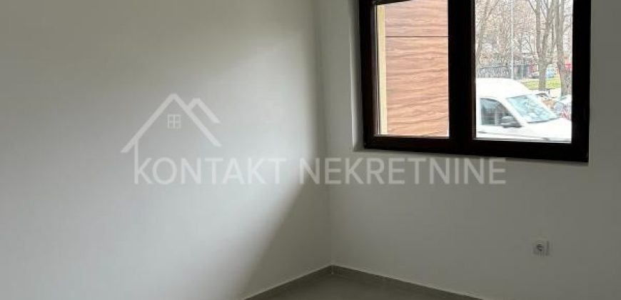 Četvorosoban Stan ili Poslovni Prostor Za Izdavanje