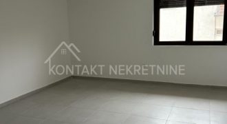 Četvorosoban Stan ili Poslovni Prostor Za Izdavanje