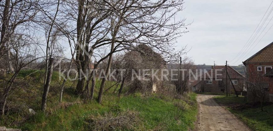 Odlična Prilika – Građevinski Plac U Blizini Crkve | Jazak