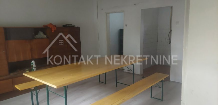 Porodična Kuća 180 m² – Odlična Lokacija, Uveden Gas