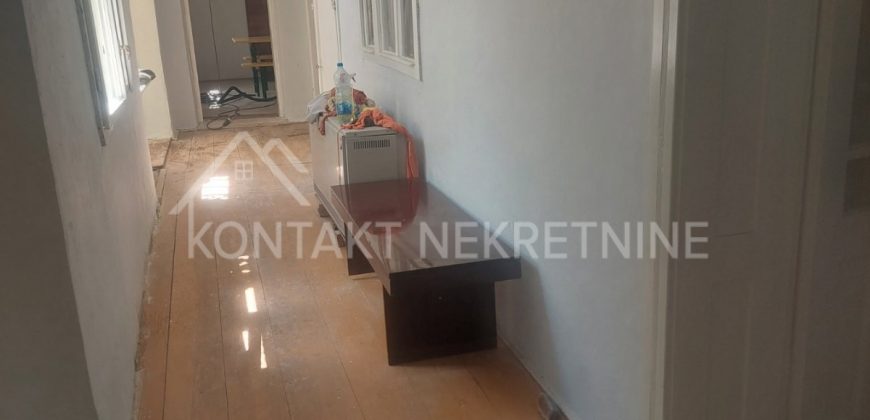 Porodična Kuća 180 m² – Odlična Lokacija, Uveden Gas