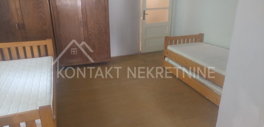 Porodična Kuća 180 m² – Odlična Lokacija, Uveden Gas